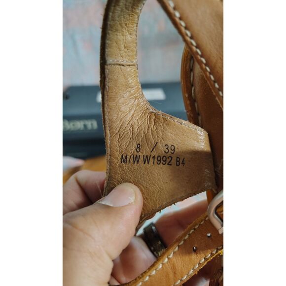Born Women's Leather Size 8 Tan Ankle Strap Open Toe Sandals - Picture 3 of 10
